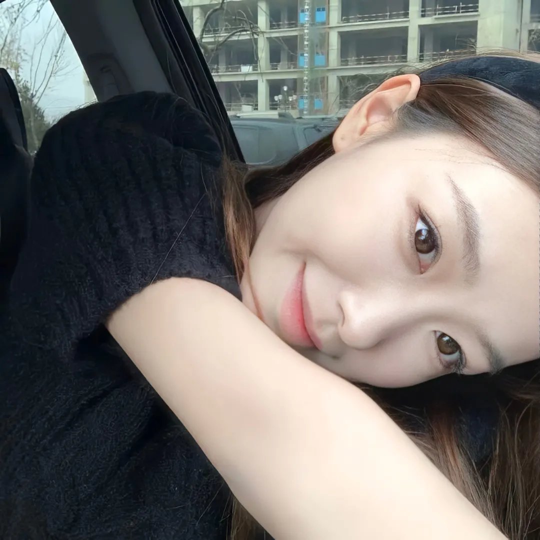 夏日天空的那匹红马